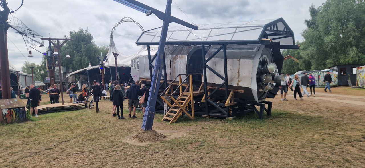 Das Raumschiff von Außen 2025